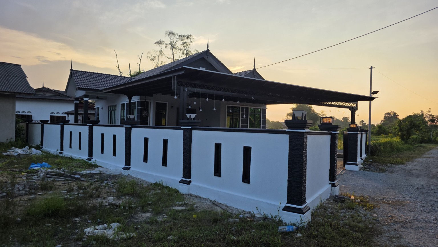 Pemandangan hadapan Serindit Homestay